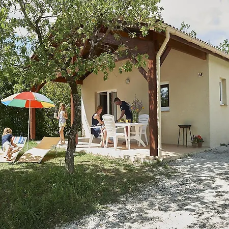 Hébergement de vacances Attractive With A Terrace On A Hill In The Dordogne *