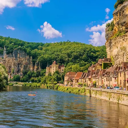 Hébergement de vacances Attractive With A Terrace On A Hill In The Dordogne *