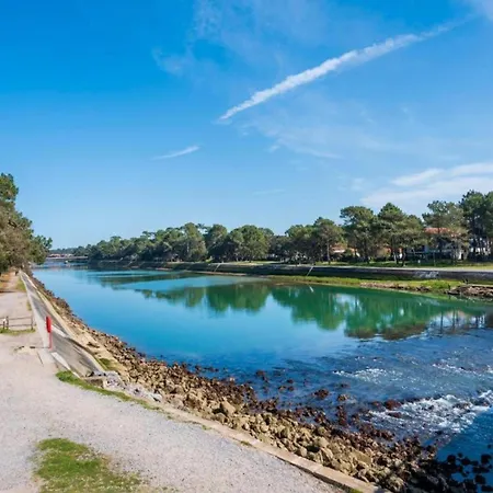 Attractive With A Terrace On A Hill In The Dordogne * Mauroux (Lot)